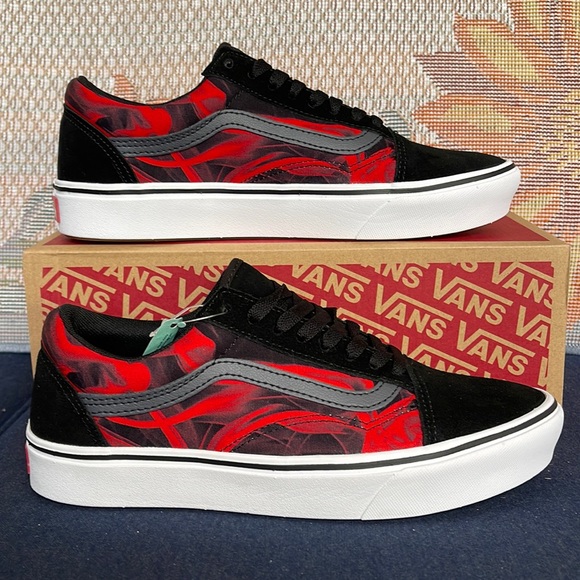 Vans Shoes - Vans Comfycush Old School 
After Dark Black/Red
VNOA5DYCY09
WMNS sneakers